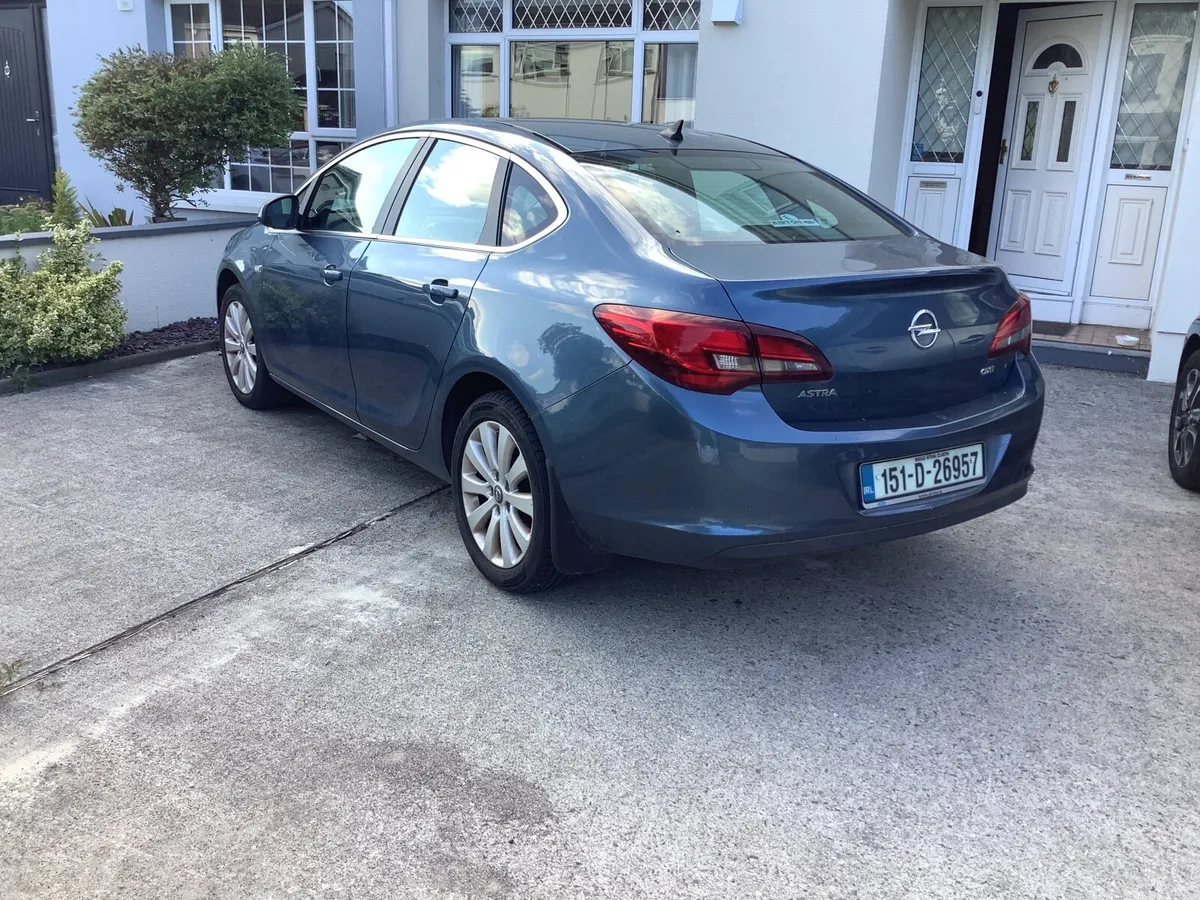 Opel Astra 2015 - Image 2