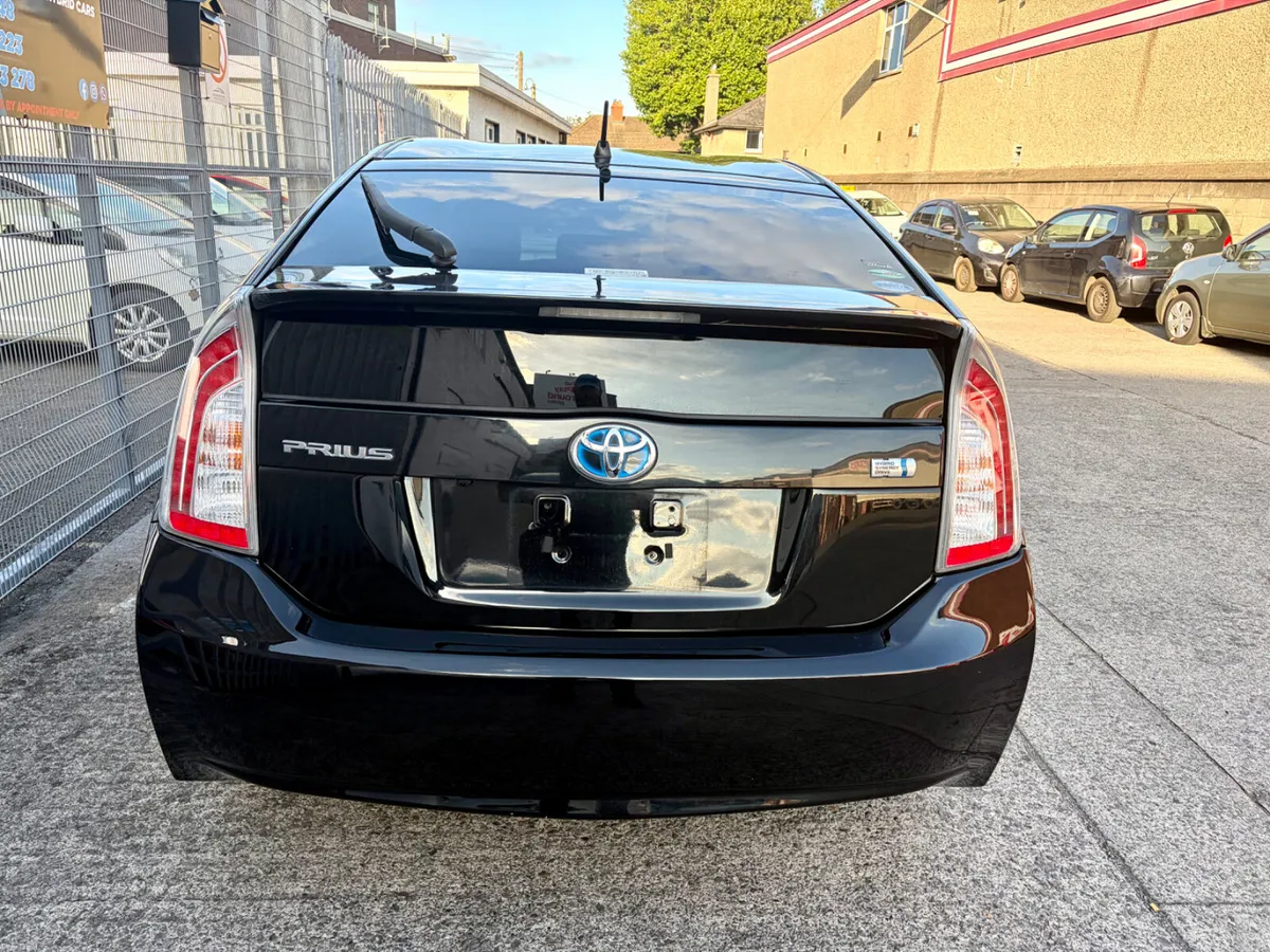 Toyota Prius hybrid 2015 - Image 3