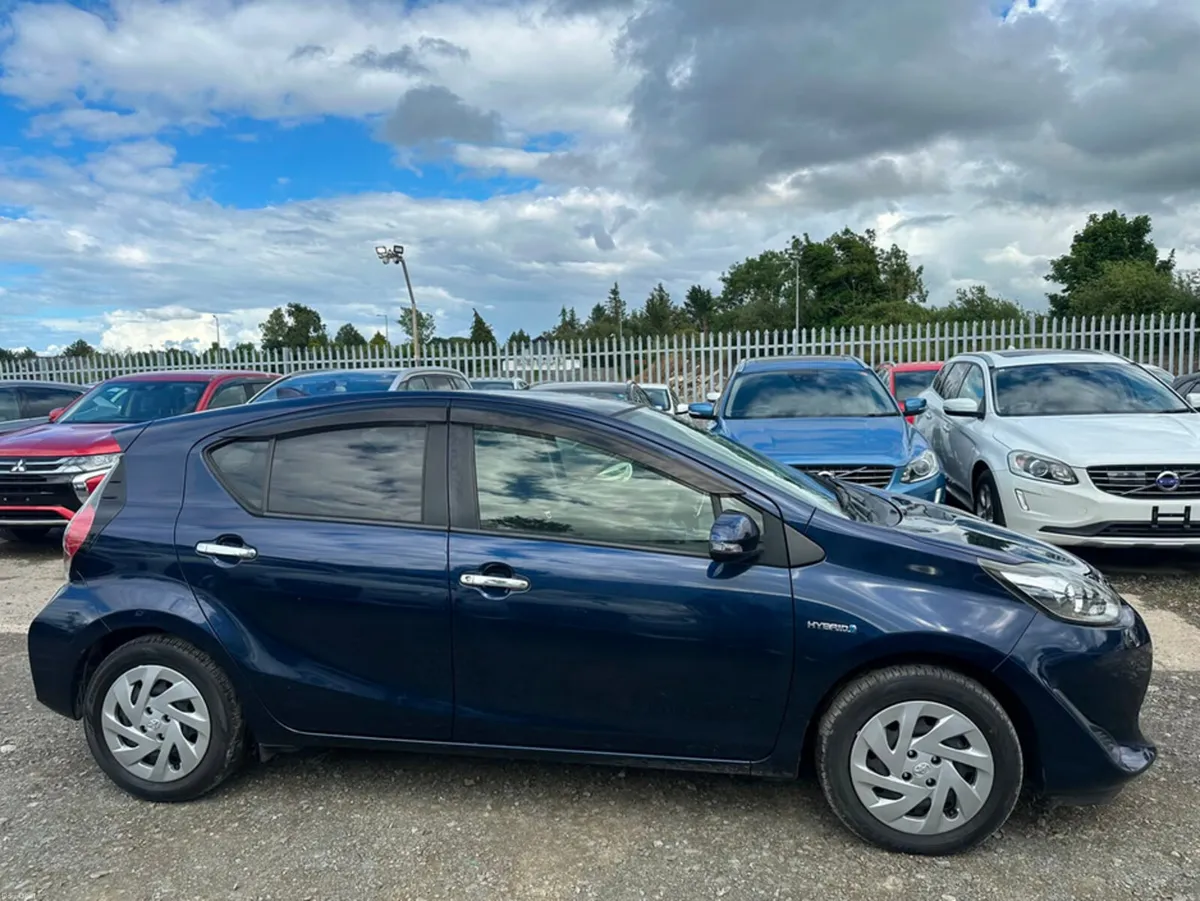 Toyota Aqua S STYLE BLACK AUTOMATIC HYBRID - Image 4