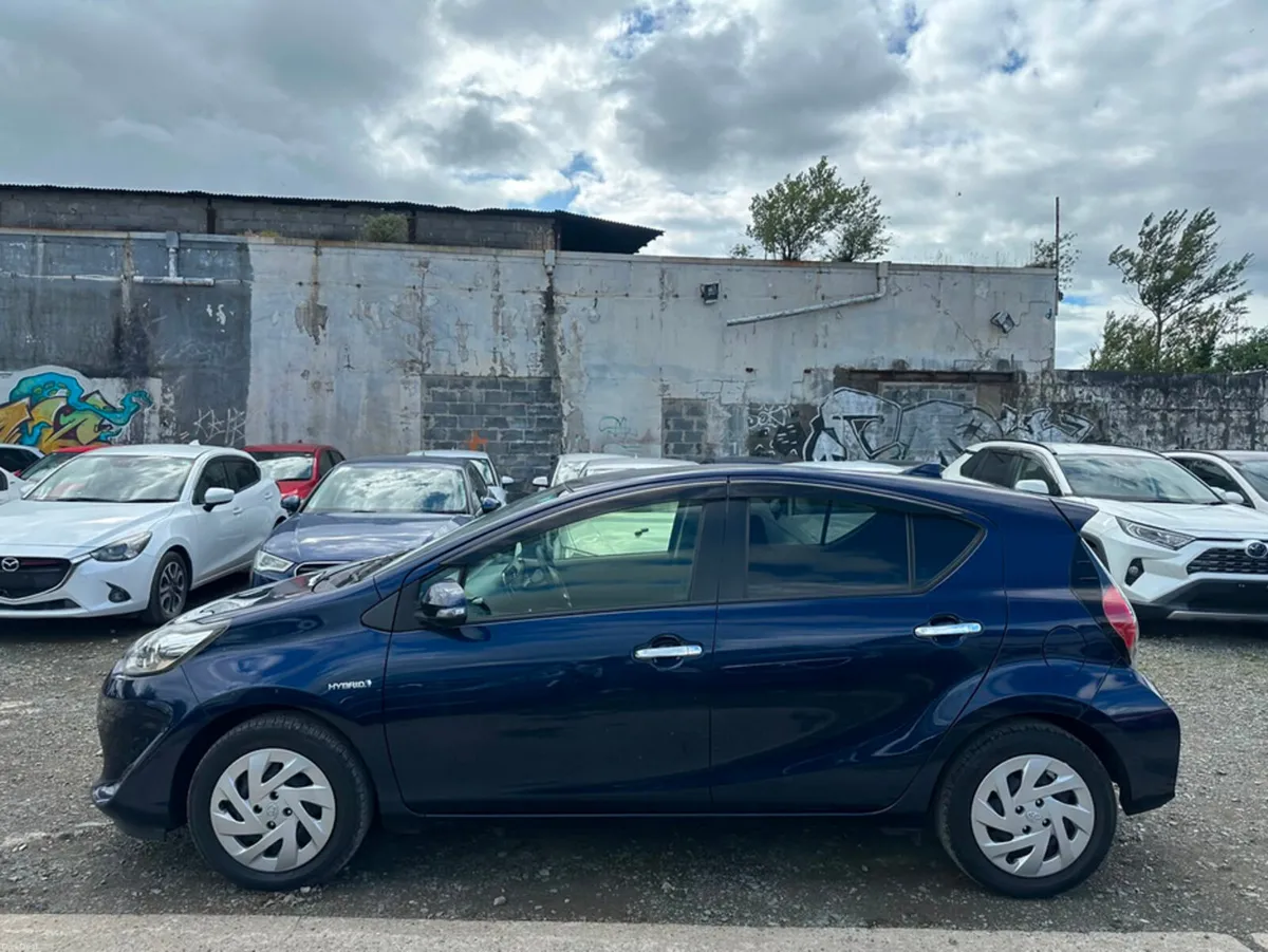 Toyota Aqua S STYLE BLACK AUTOMATIC HYBRID - Image 5