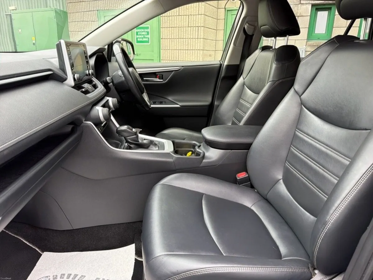 Toyota RAV4 HYBRID SOL // LEATHER HEATED SEATS // - Image 6
