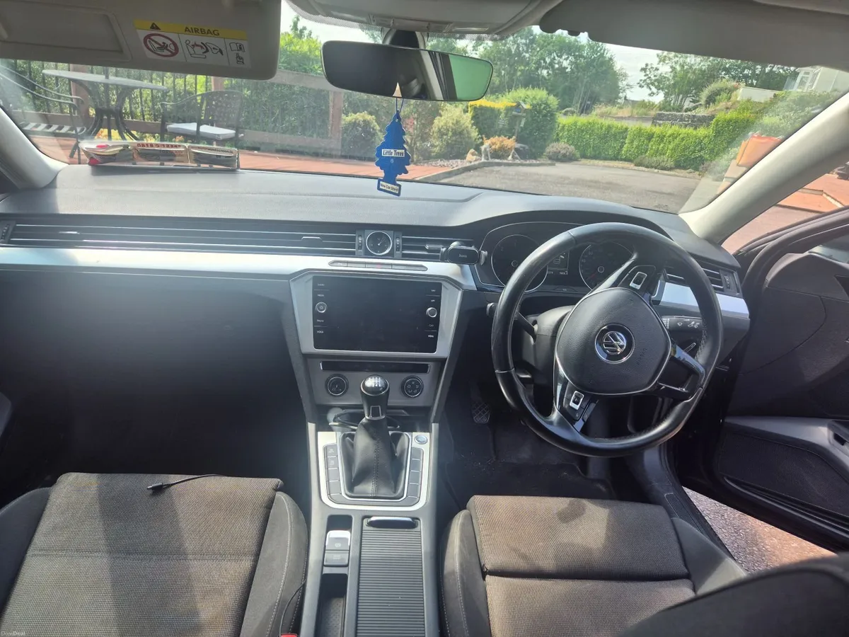 Volkswagen Passat 2018 - Image 3