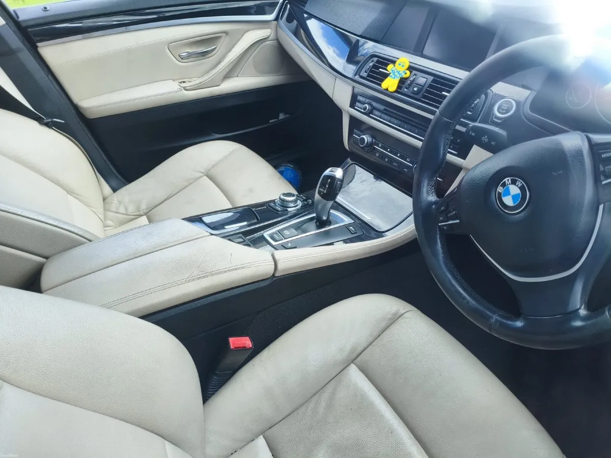 BMW 5-Series 2011 - Image 2