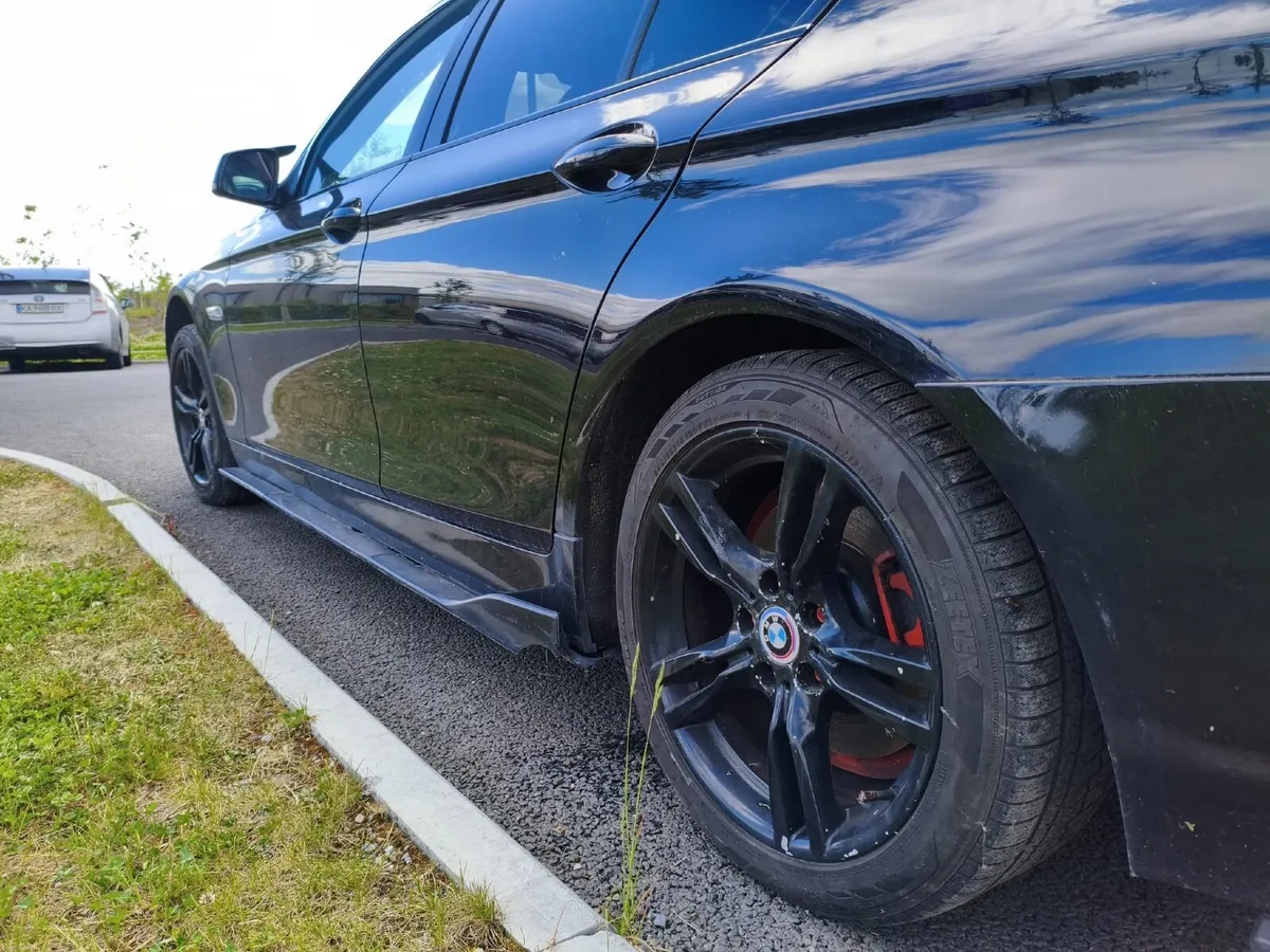 BMW 5-Series 2011 - Image 4