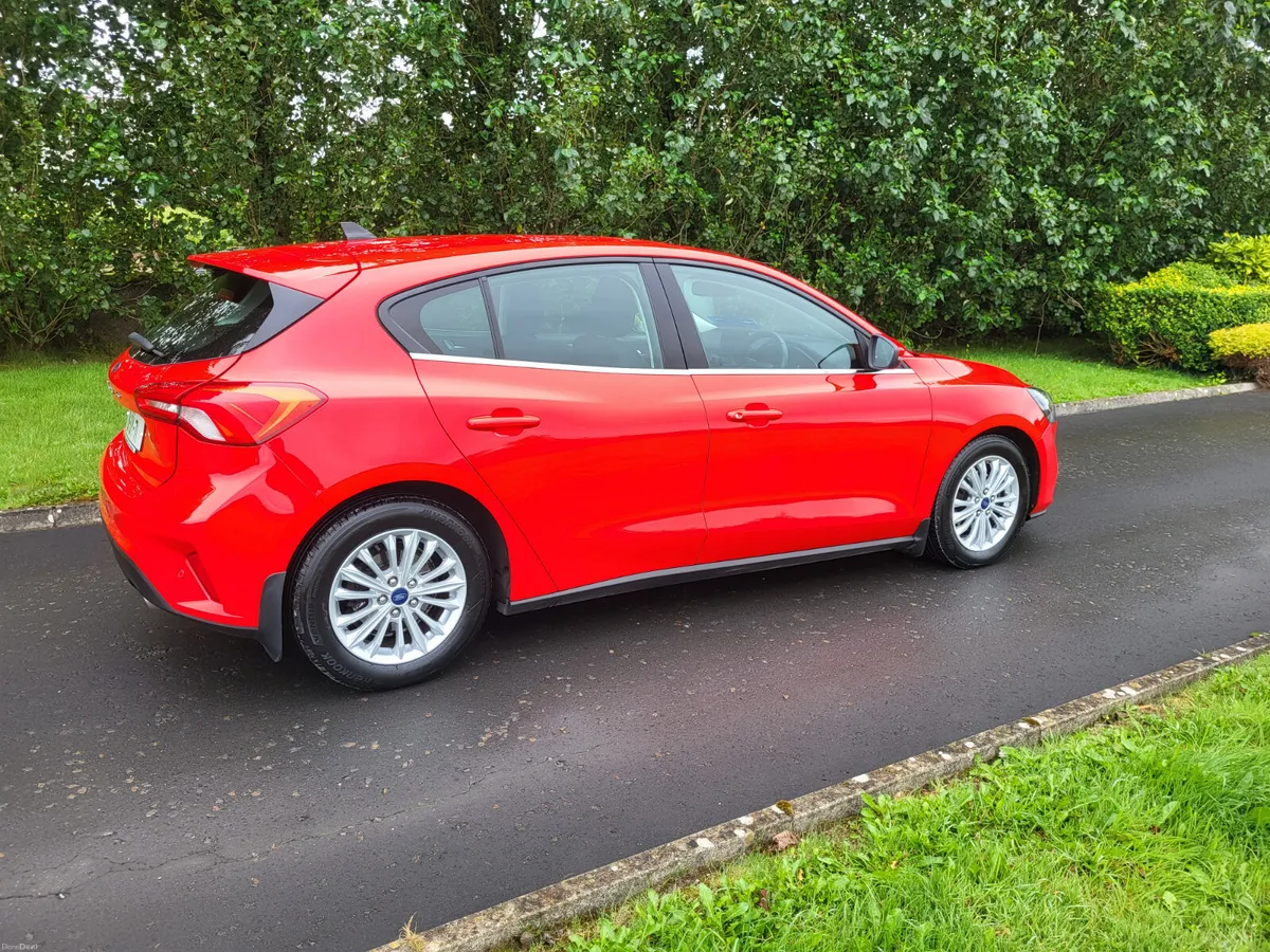 Ford Focus TITANIUM 1.5 DIESEL LOW KMS - Image 2