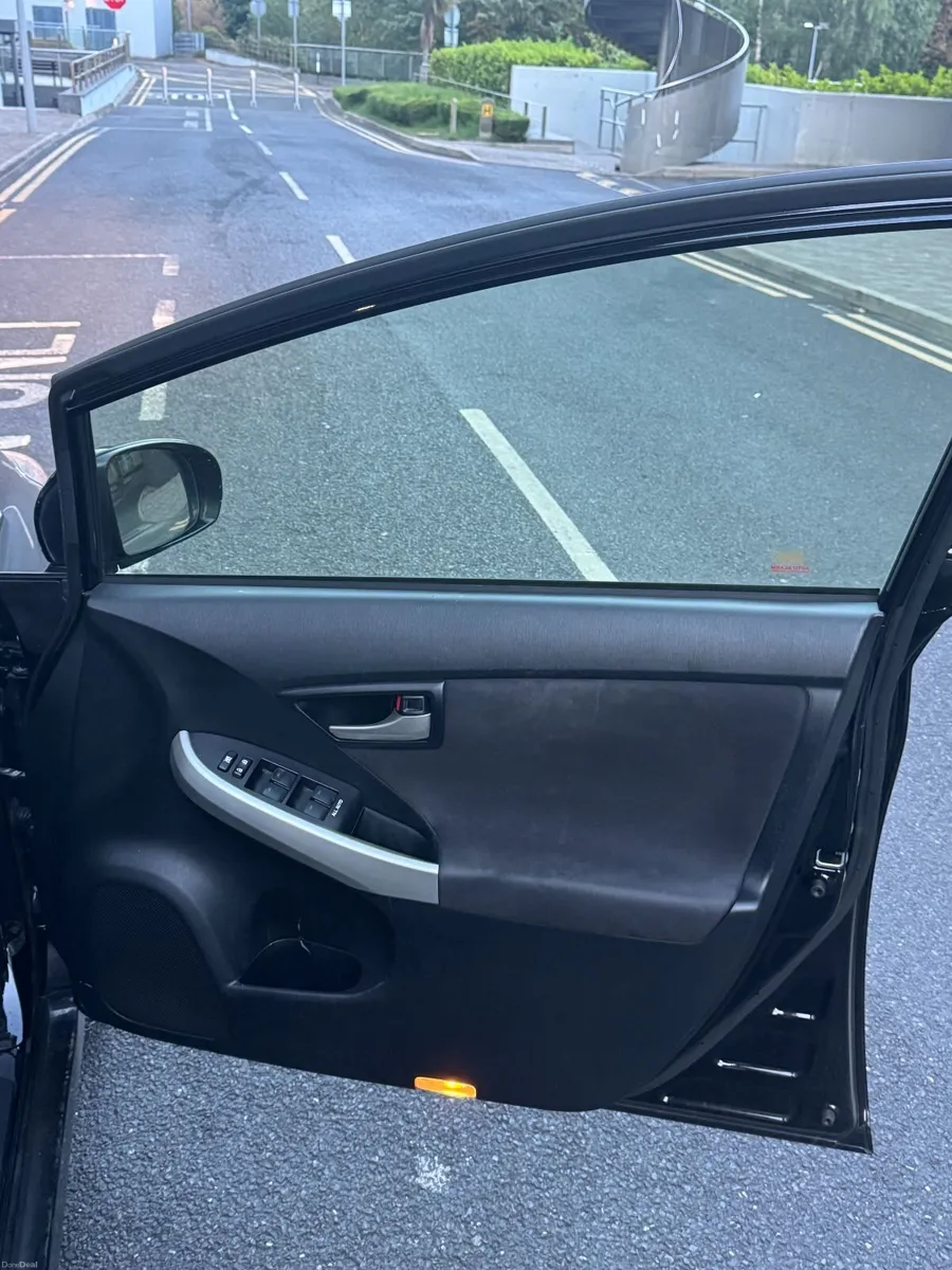 Toyota Prius 2014 - Image 3