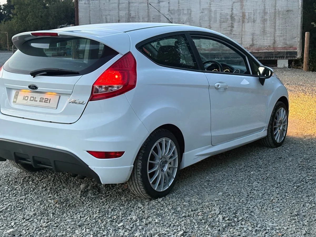 2010 Fiesta Zetec-S - Image 4