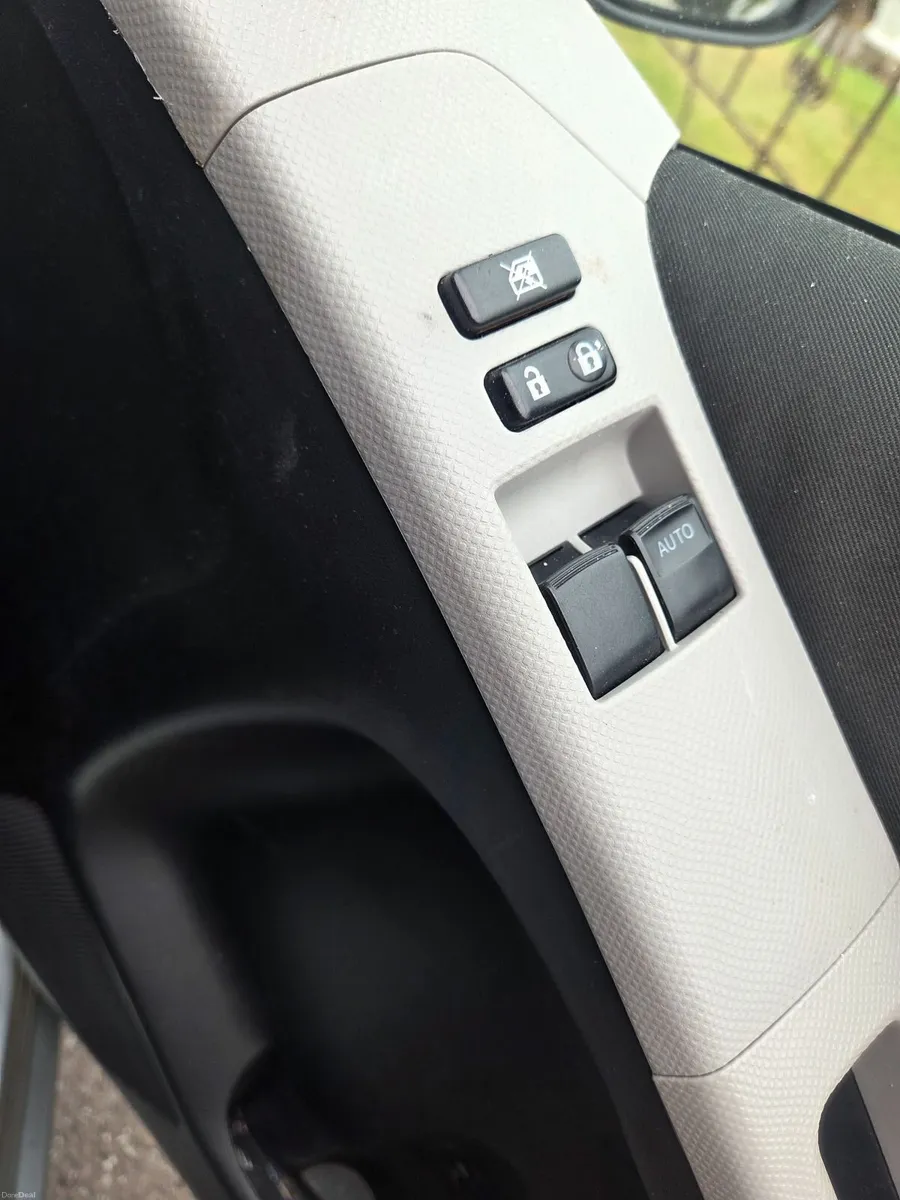 2010 Toyota Yaris, Nct& Tax. - Image 6