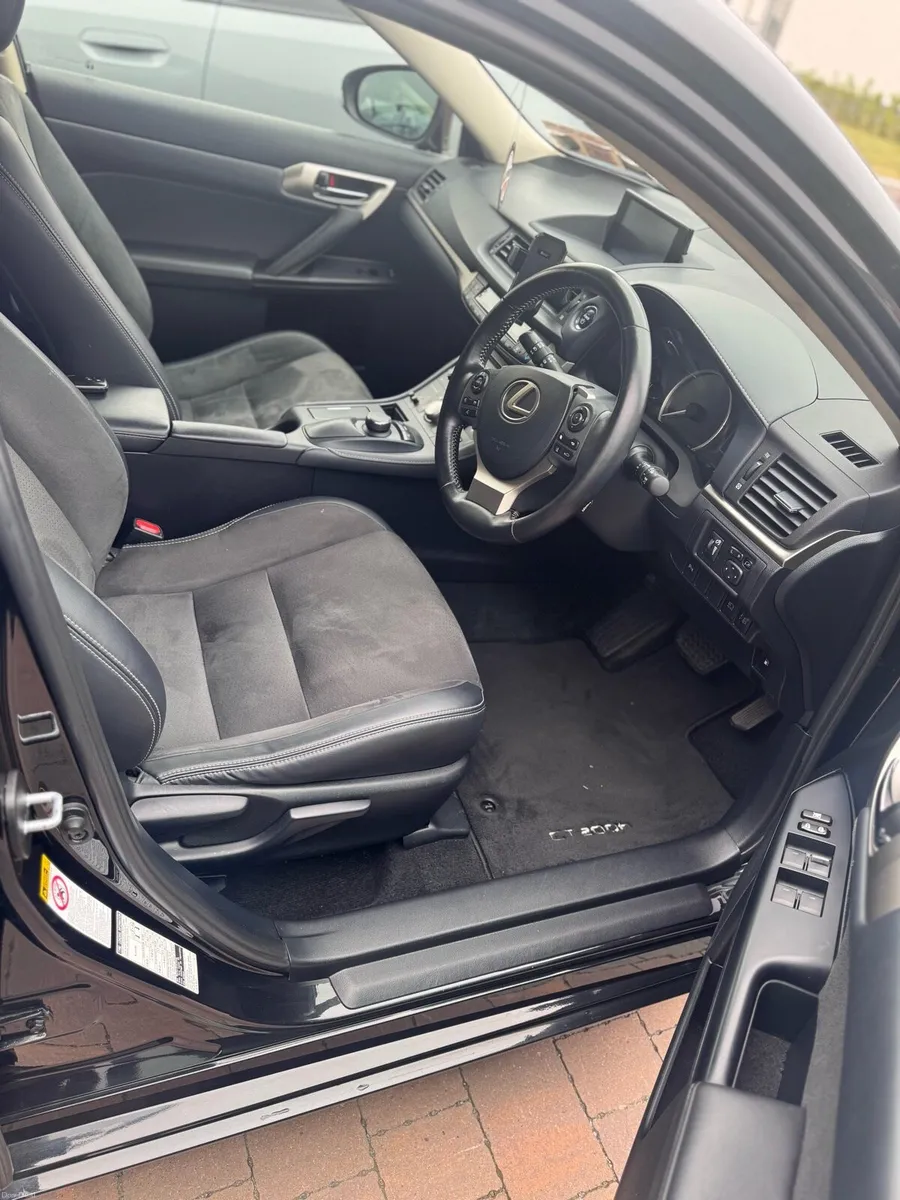 Car - Image 3