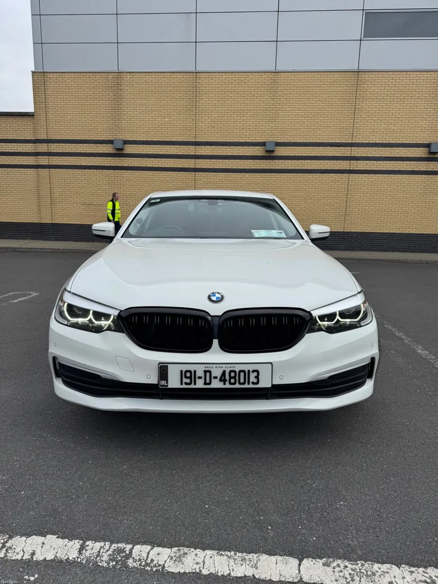 BMW 5-Series 2019 - Image 2