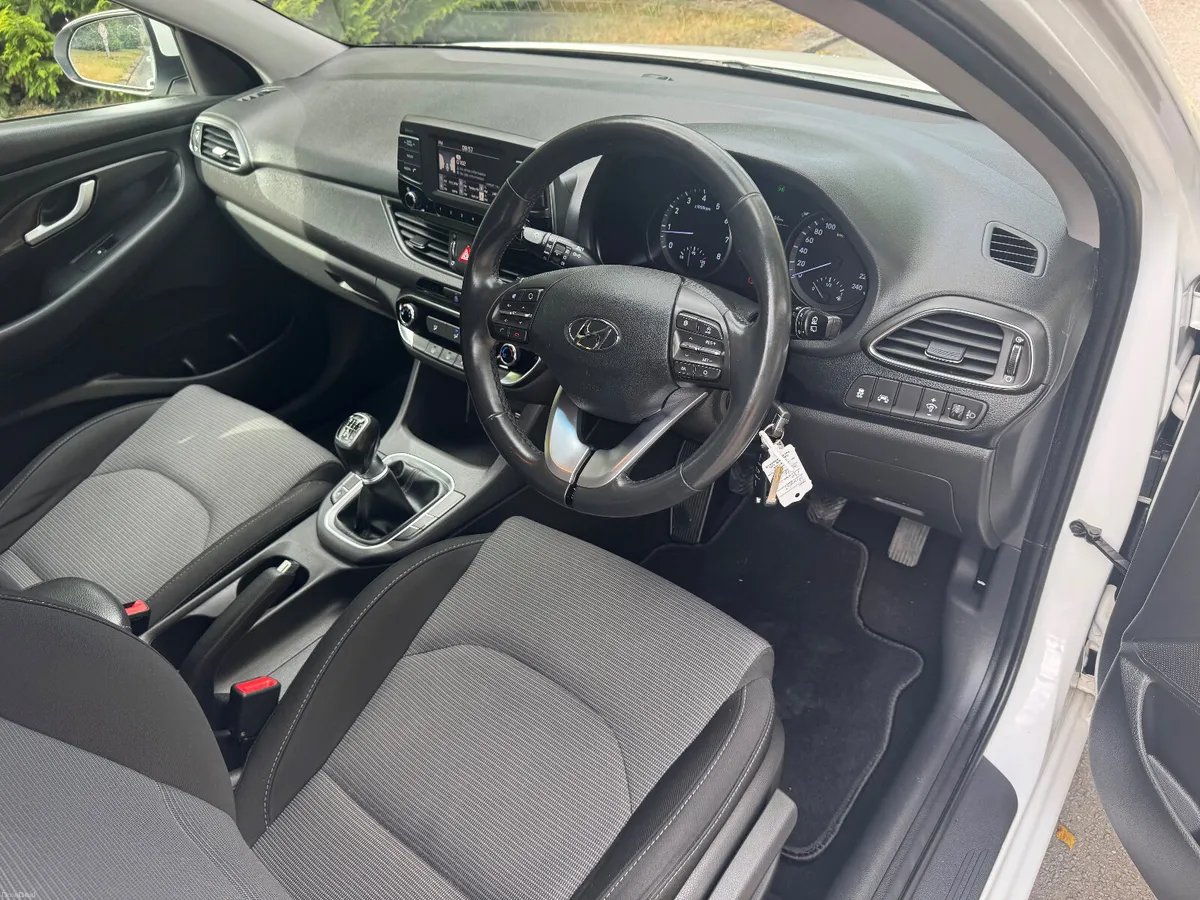 19 Hyundai i30 1.4 petrol ..NCT 08/28 - Image 6