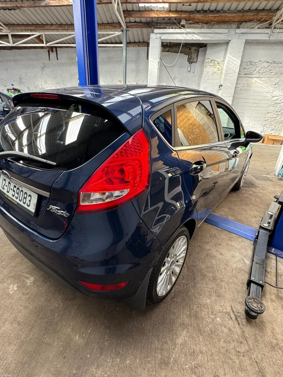 Ford Fiesta TITANIUM AUTO - Image 3