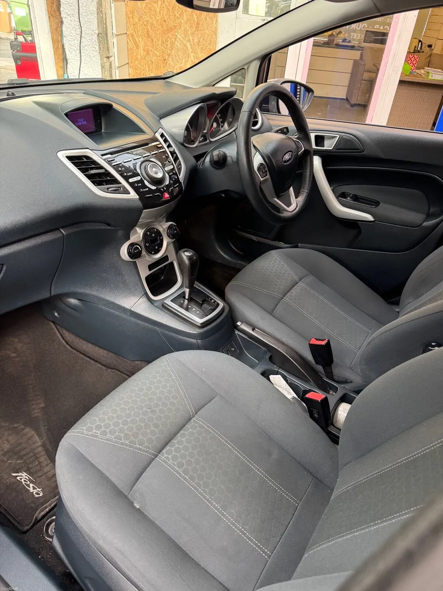 Ford Fiesta TITANIUM AUTO - Image 5