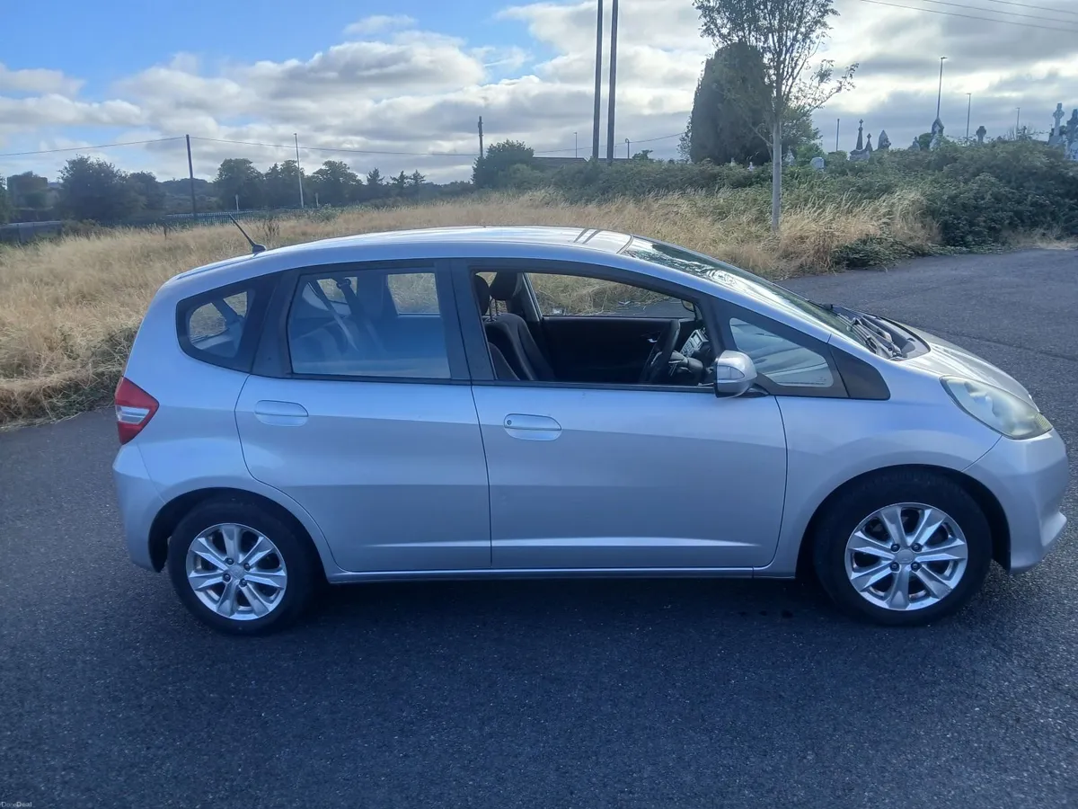 Automatic Honda Jazz 2011 nct+tax - Image 4
