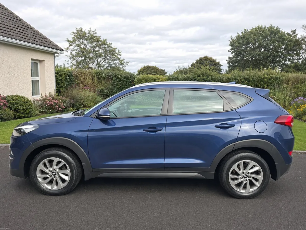 2017 Hyundai Tuscon Executive Model - Image 3