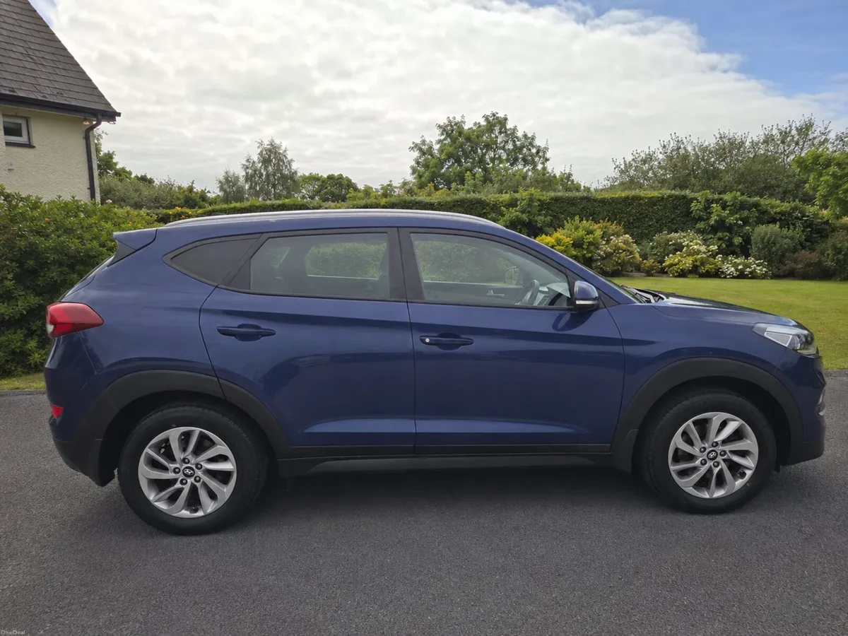 2017 Hyundai Tuscon Executive Model - Image 4