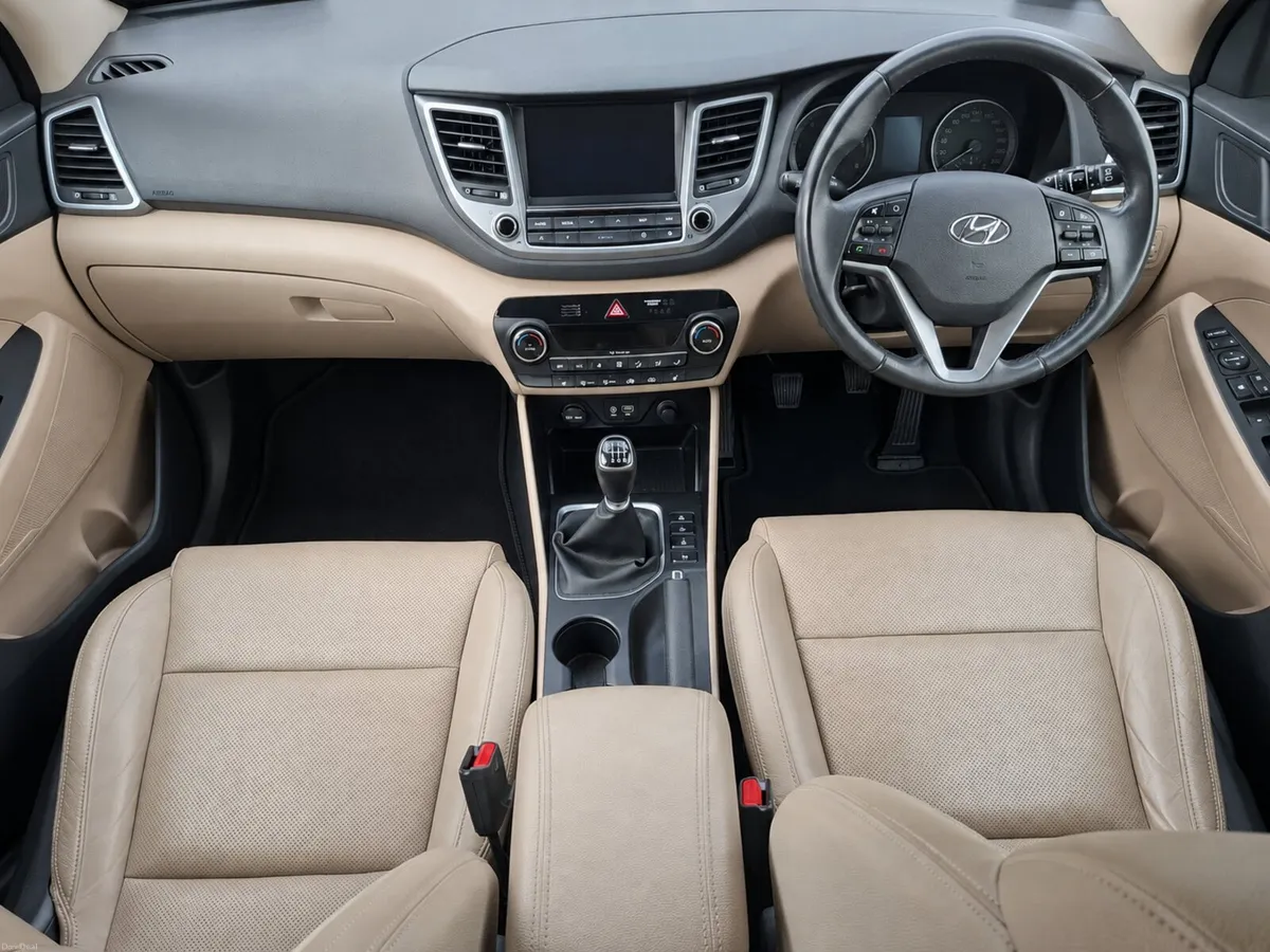 2017 Hyundai Tuscon Executive Model - Image 6