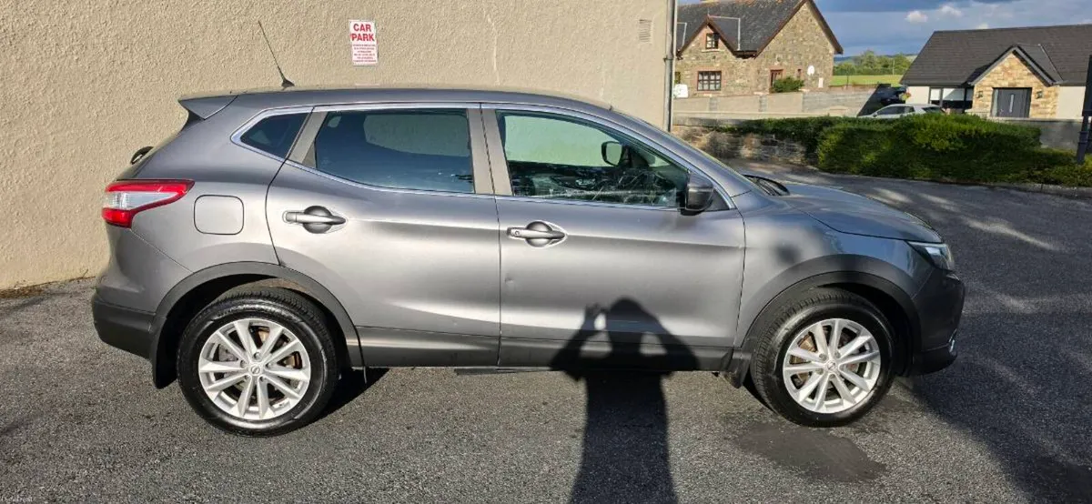 Automatic Nissan Qashqai Diesel - Image 5