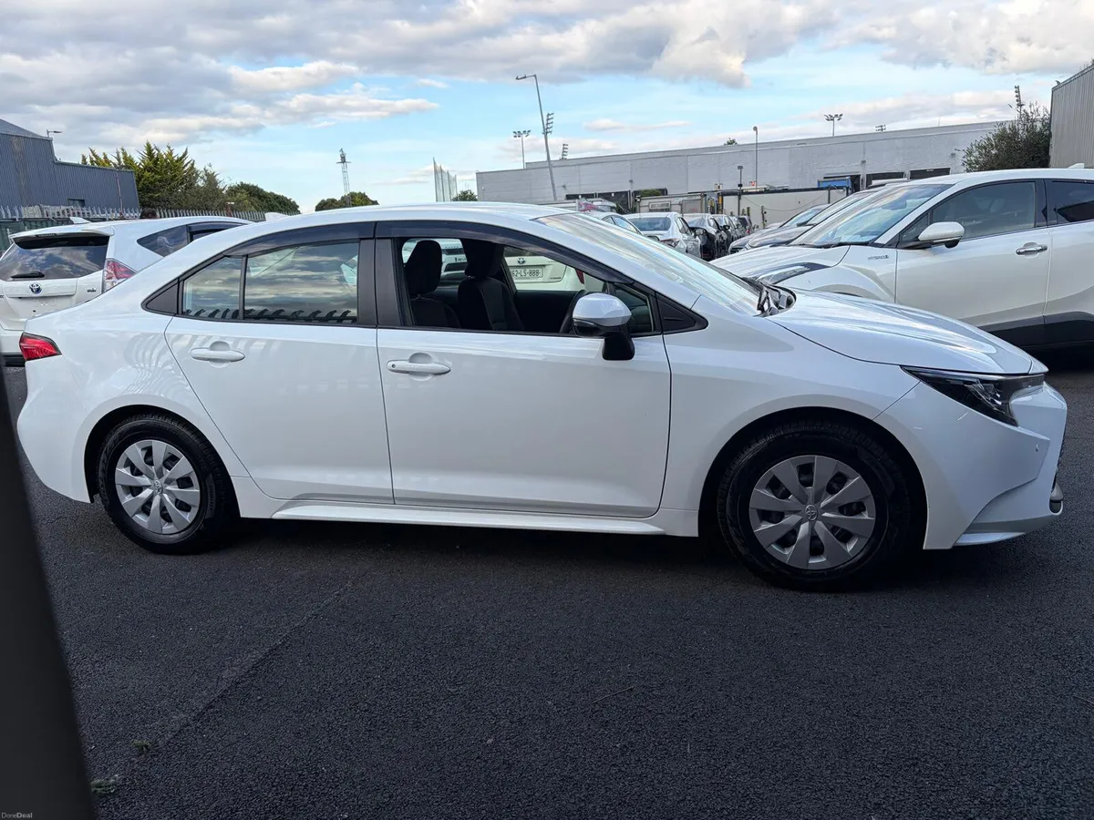 2023 TOYOTA COROLLA HYBRID AUTO LOW KMS - Image 6