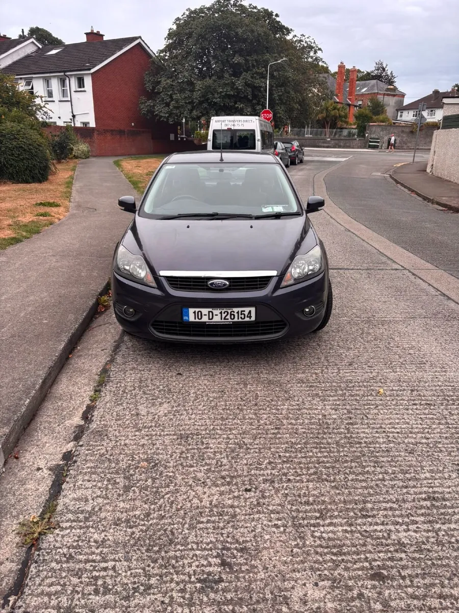 Ford Focus 2010 - Image 2
