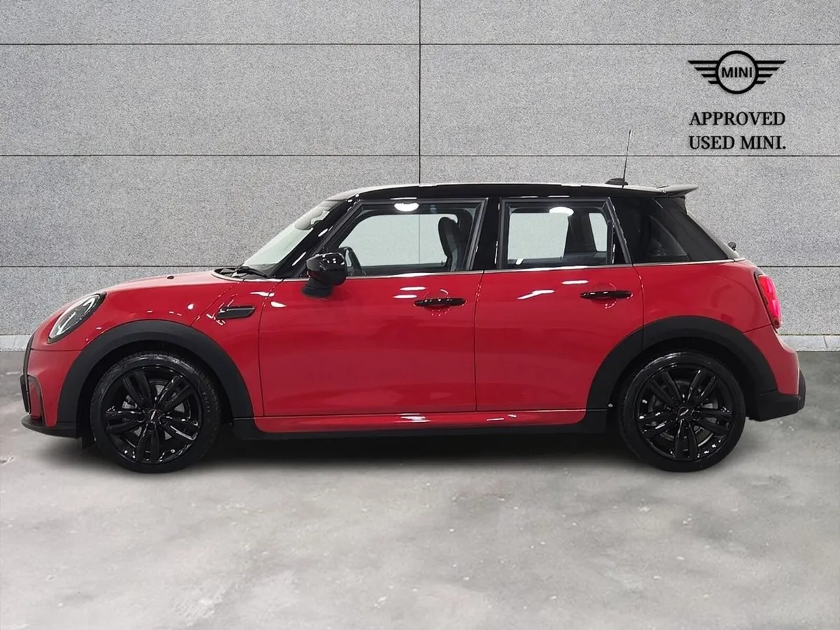 Mini Cooper 5-Door Cooper Sport - Image 3