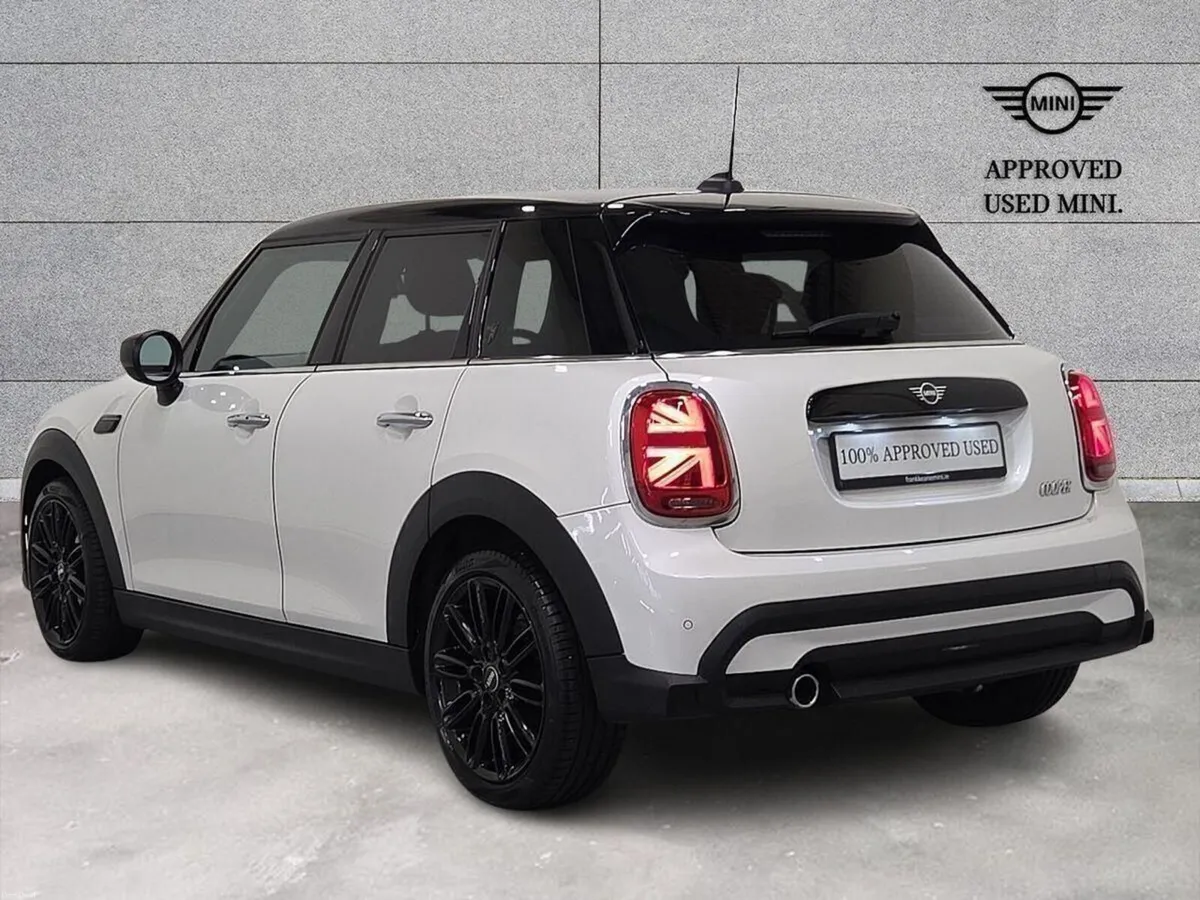 Mini Cooper 5-Door Cooper Exclusive - Image 2
