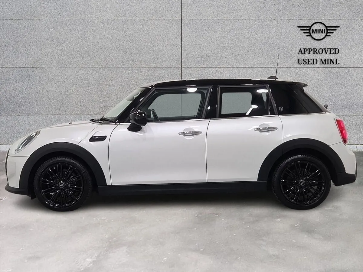 Mini Cooper 5-Door Cooper Exclusive - Image 3