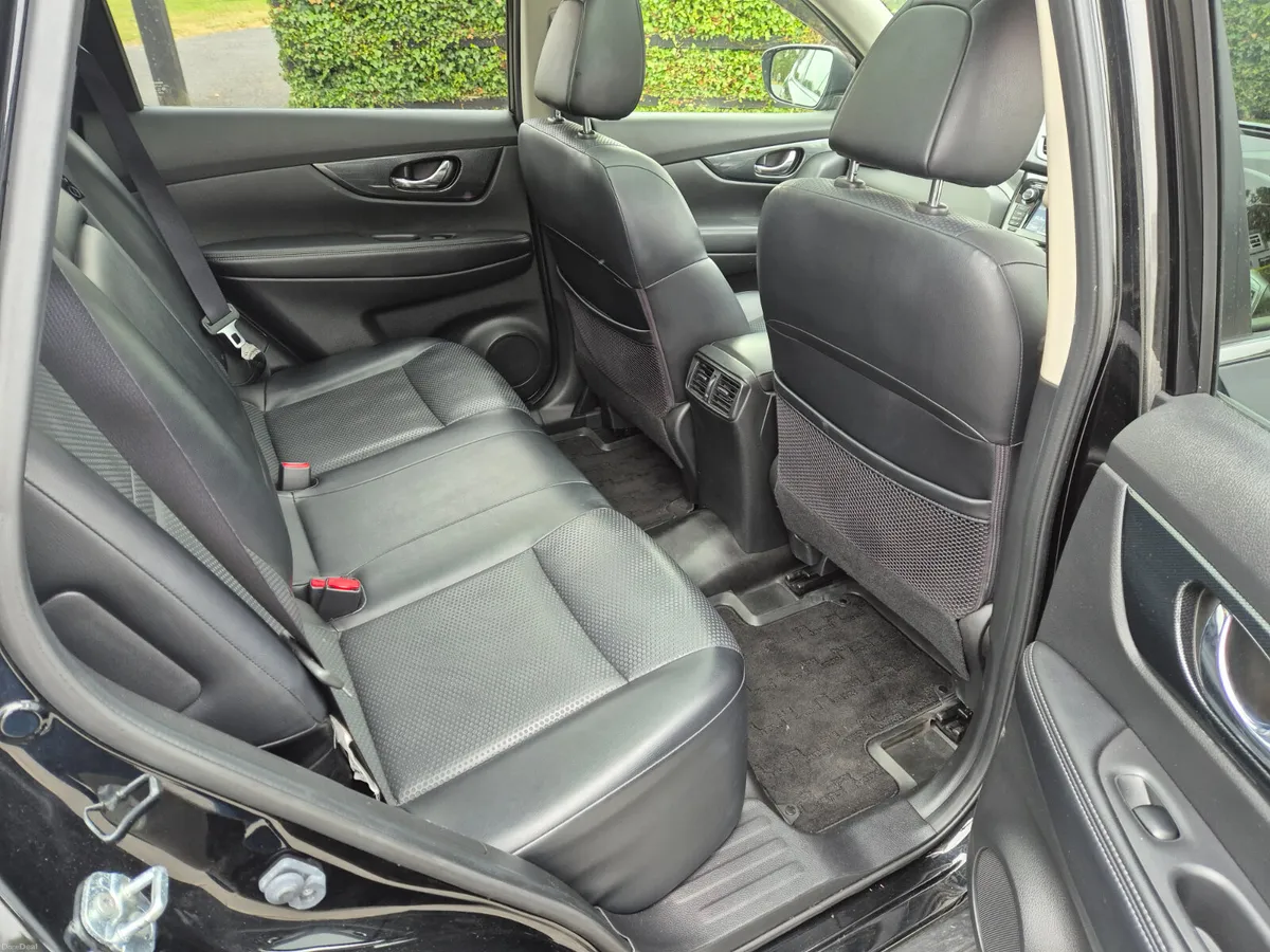 Nissan X-Trail 2015. Petrol Hybrid.Automatic 4x4 - Image 6