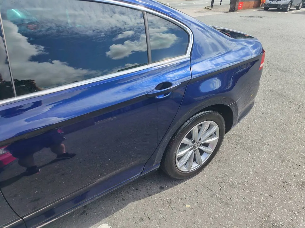Volkswagen Passat - Image 4