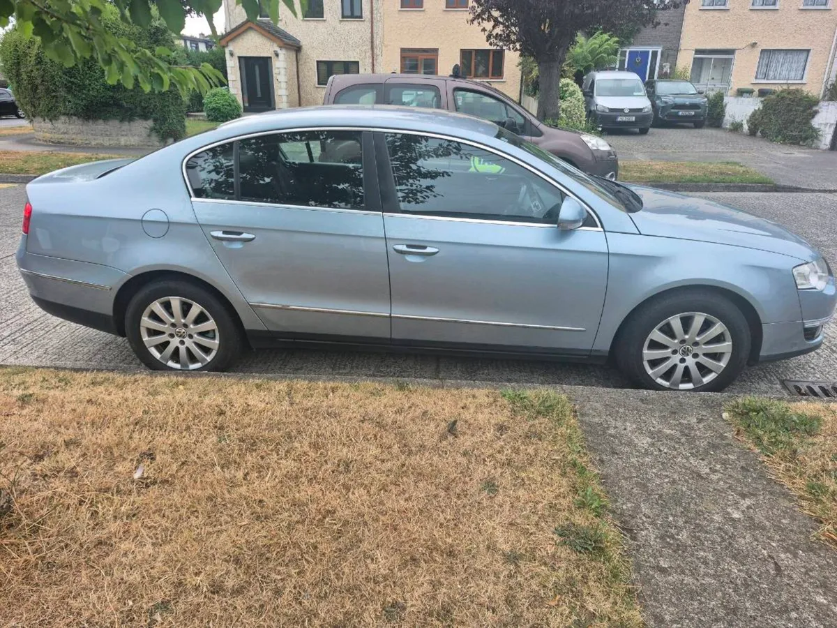 Vw passat  2009 petrol - Image 4