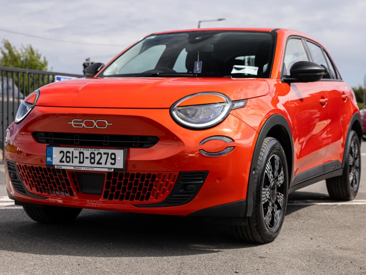 Fiat 600 ICON 1.2 HYBRID EDCT-6 100 - Image 3