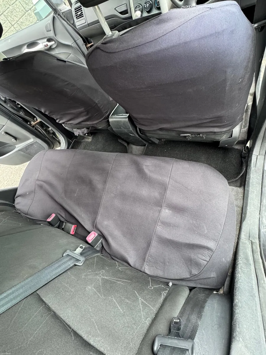 Toyota Auris 2008 - Image 2