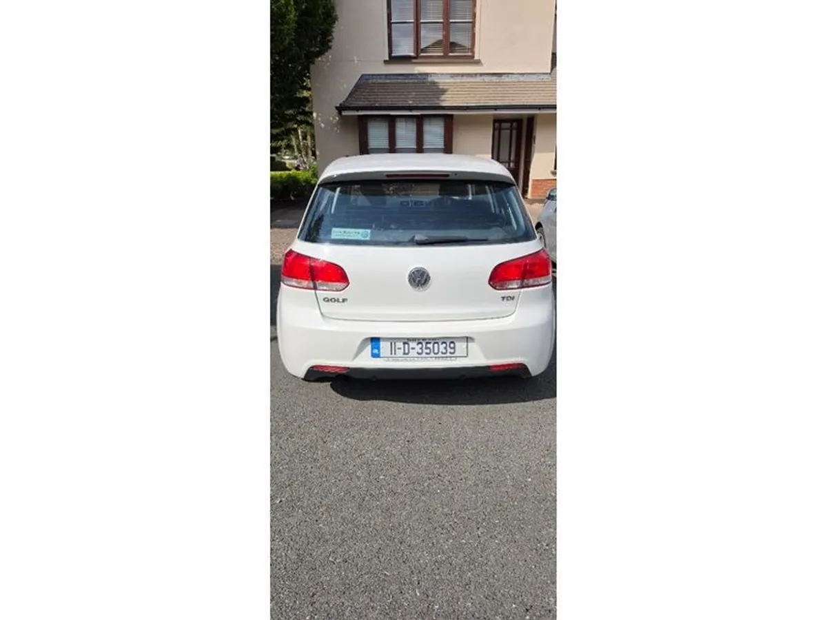 2011 Volkswagen Golf - Image 2