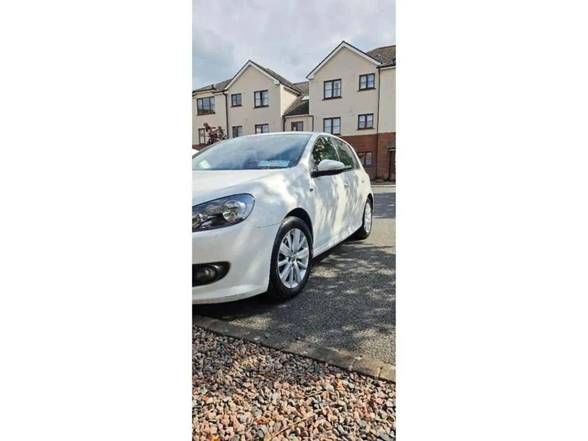 2011 Volkswagen Golf - Image 4