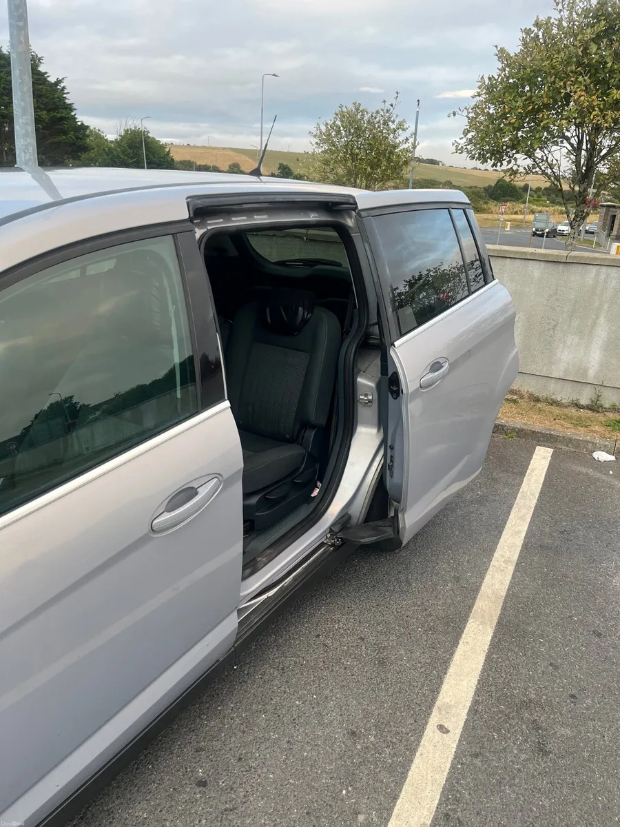 Ford Grand C-Max 2011 - Image 6
