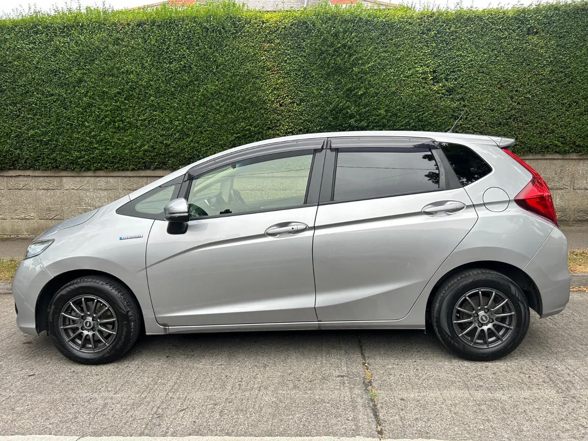 2018 HONDA FIT HYBRID AUTOMATIC - Image 4