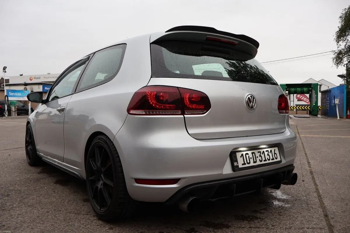 Volkswagen Golf 2010 - Image 2