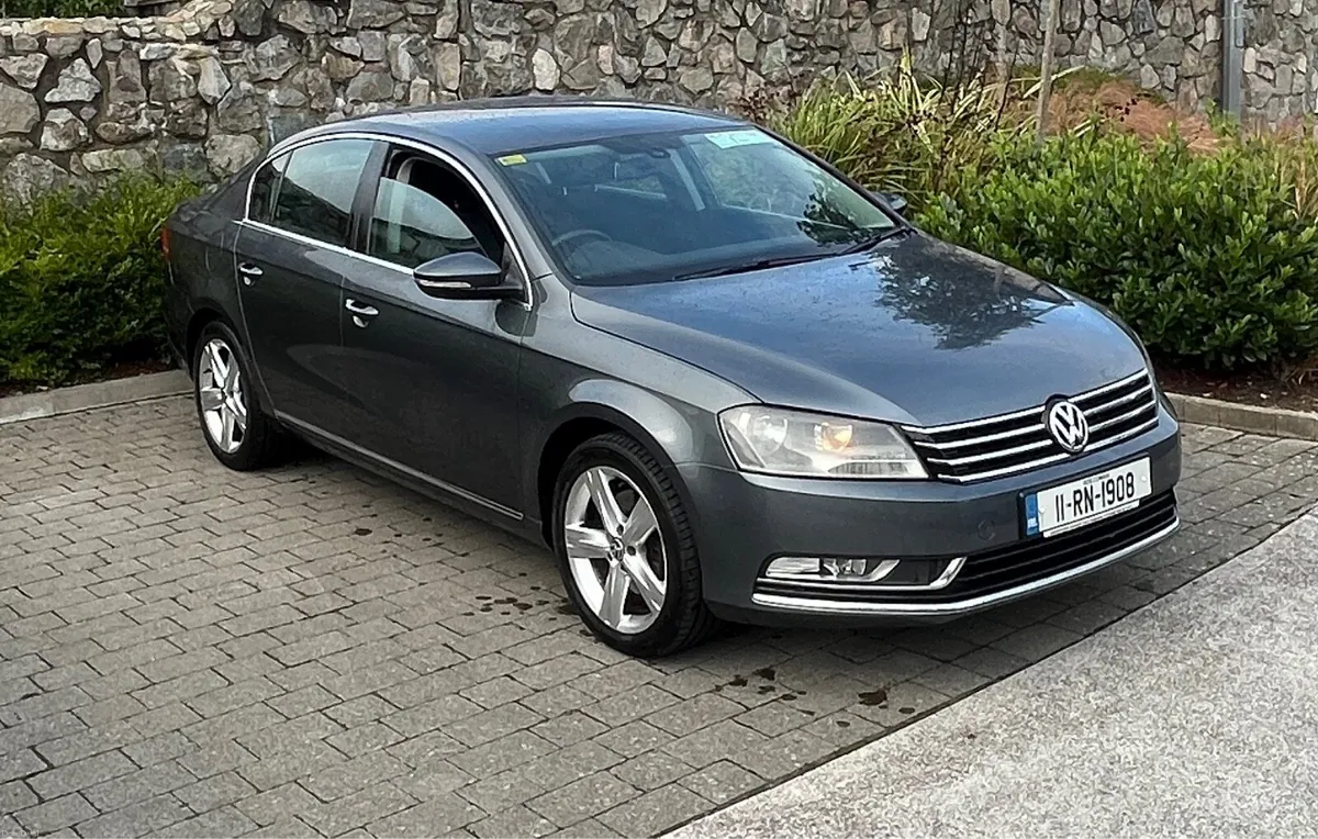 VW PASSAT TDI BLUEMOTION - Image 1