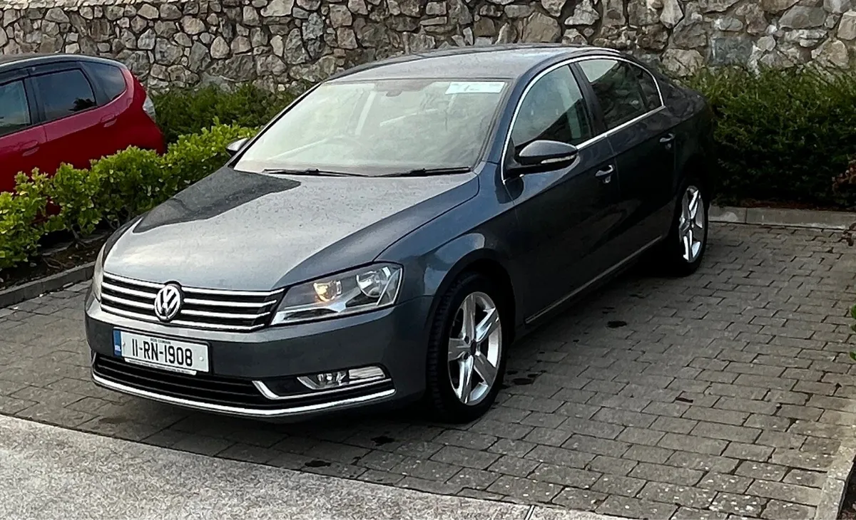 VW PASSAT TDI BLUEMOTION - Image 2