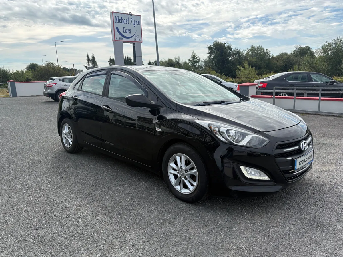 Hyundai i30 Deluxe 1.6Dsl 5dr 172 - Image 4
