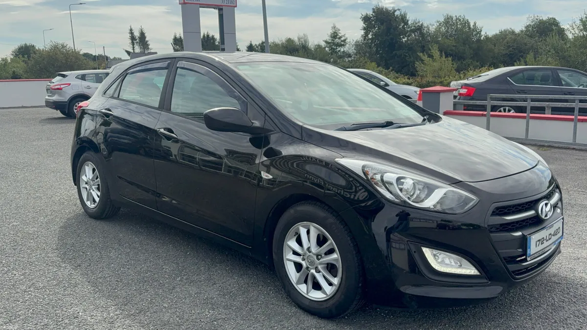 Hyundai i30 Deluxe 1.6Dsl 5dr 172 - Image 6
