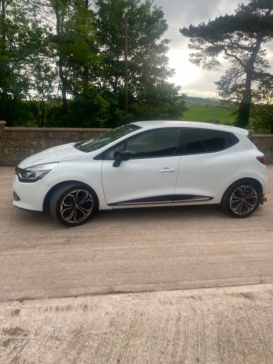 Renault Clio 2015 - Image 2