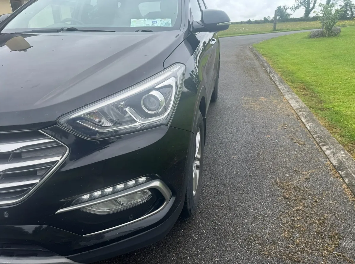 Hyundai Santa Fe 2018 - Image 2