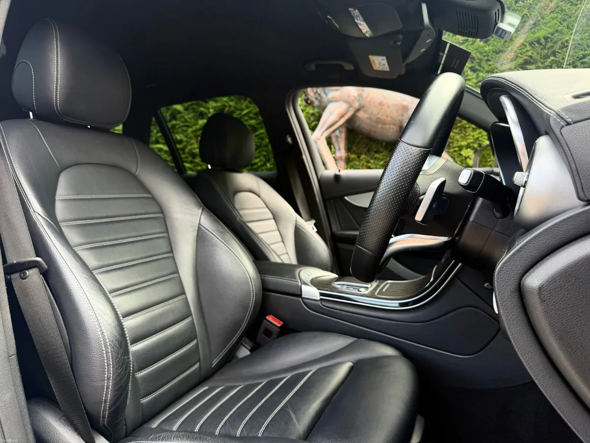Mercedes-Benz GLC 2022 AMG SPEC 4 MATIC - Image 6