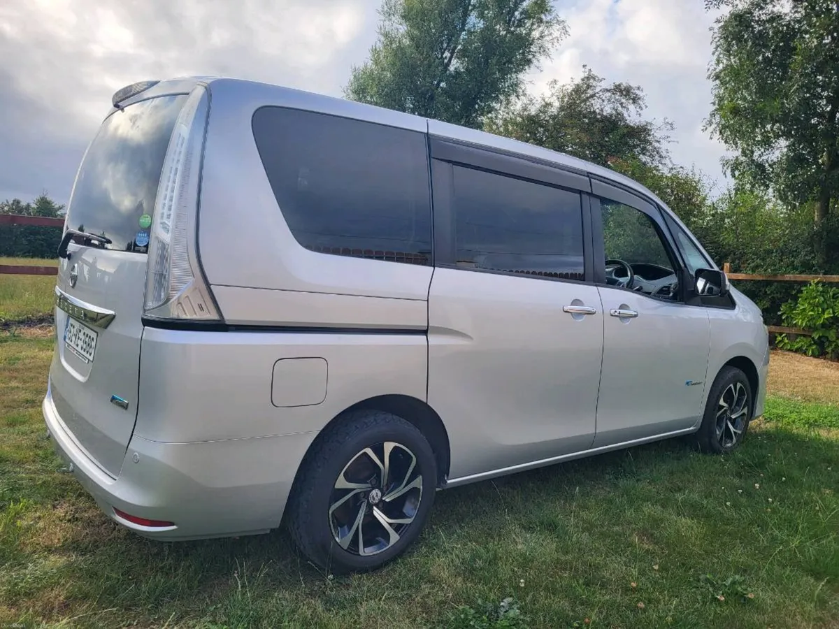 NISSAN SERENA HYBRID 8 SEATS AUTOMATIC HIGHER SPEC - Image 5