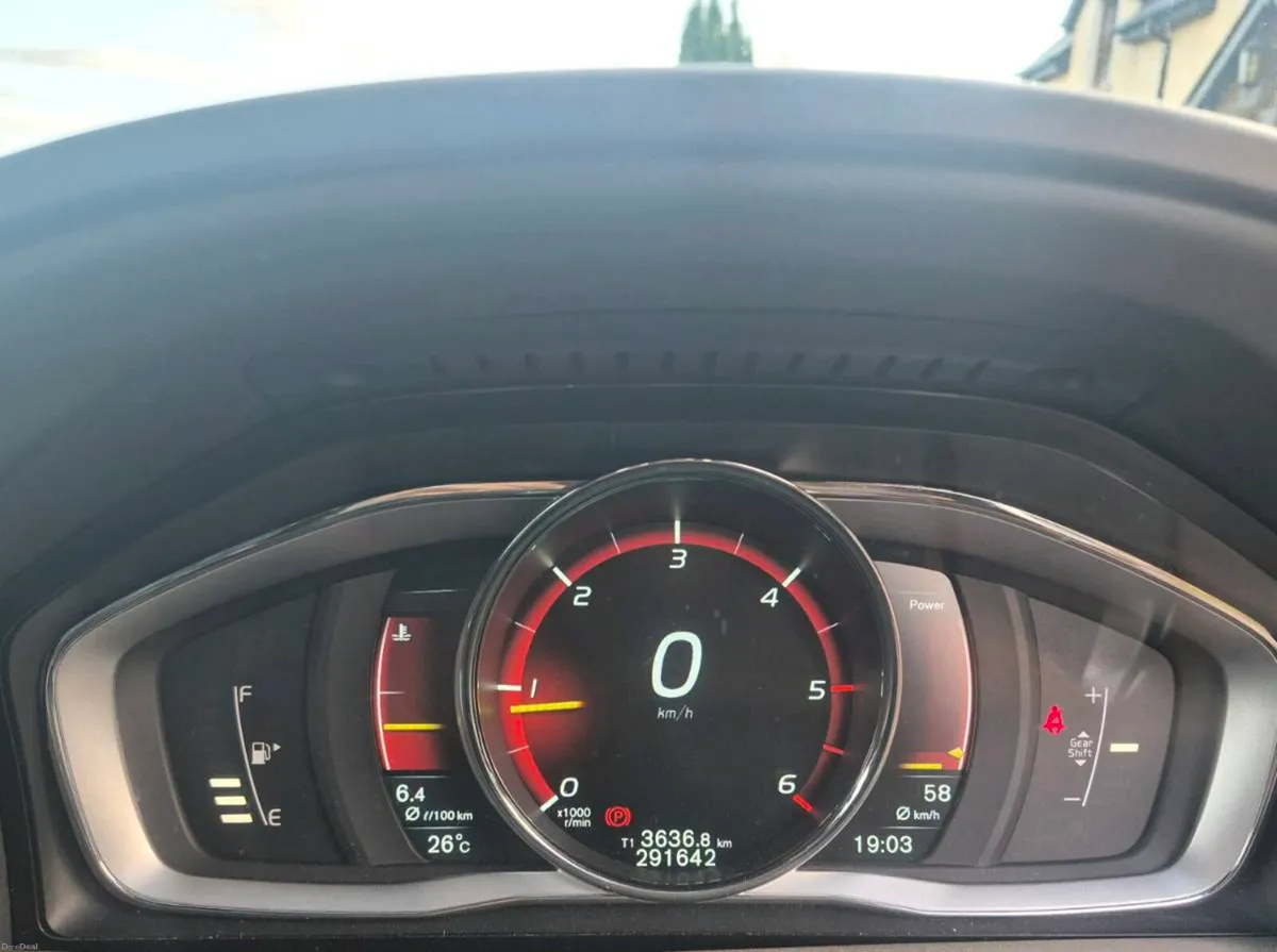 Volvo xc60 R design - Image 6