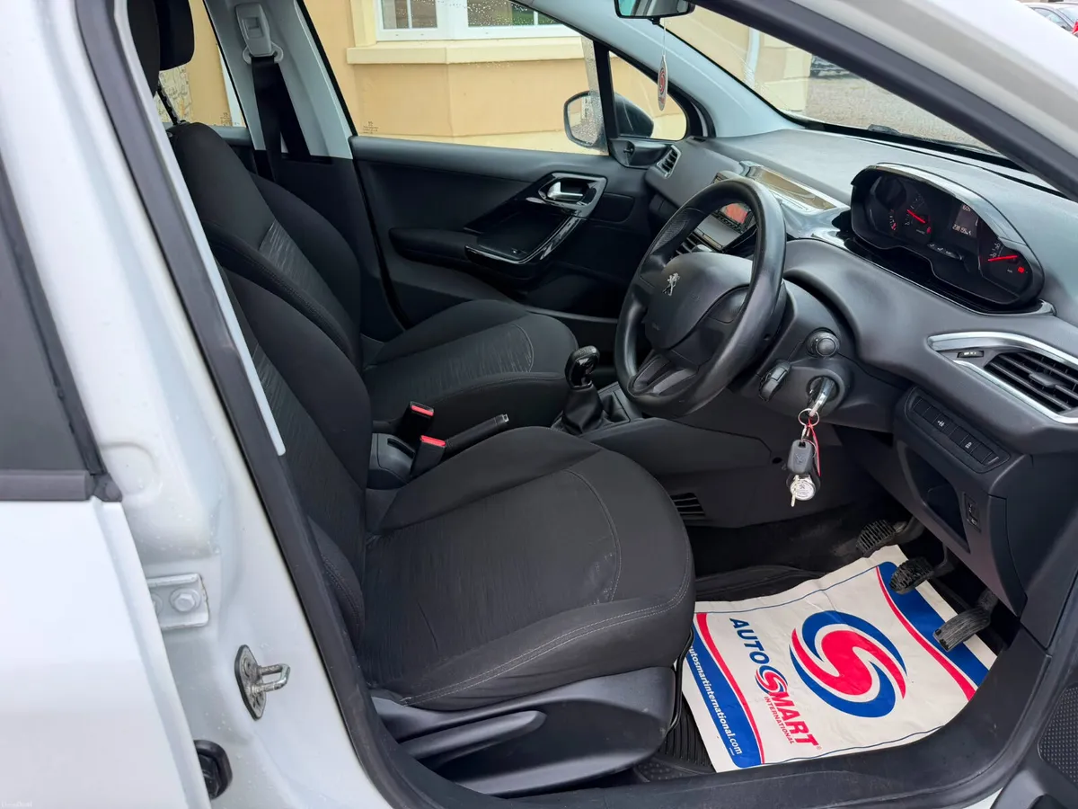 131 Peugeot 208 1.4 HDI - Image 5