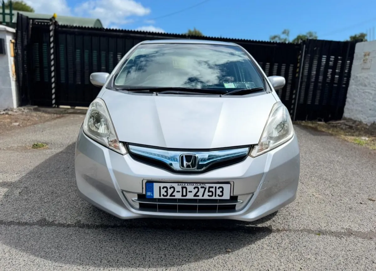 2013 HONDA FIT. LOW MILEAGE. NEW NCT. AUTO 1.3L - Image 2