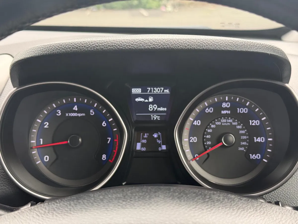 HYUNDAI i30 - Image 5