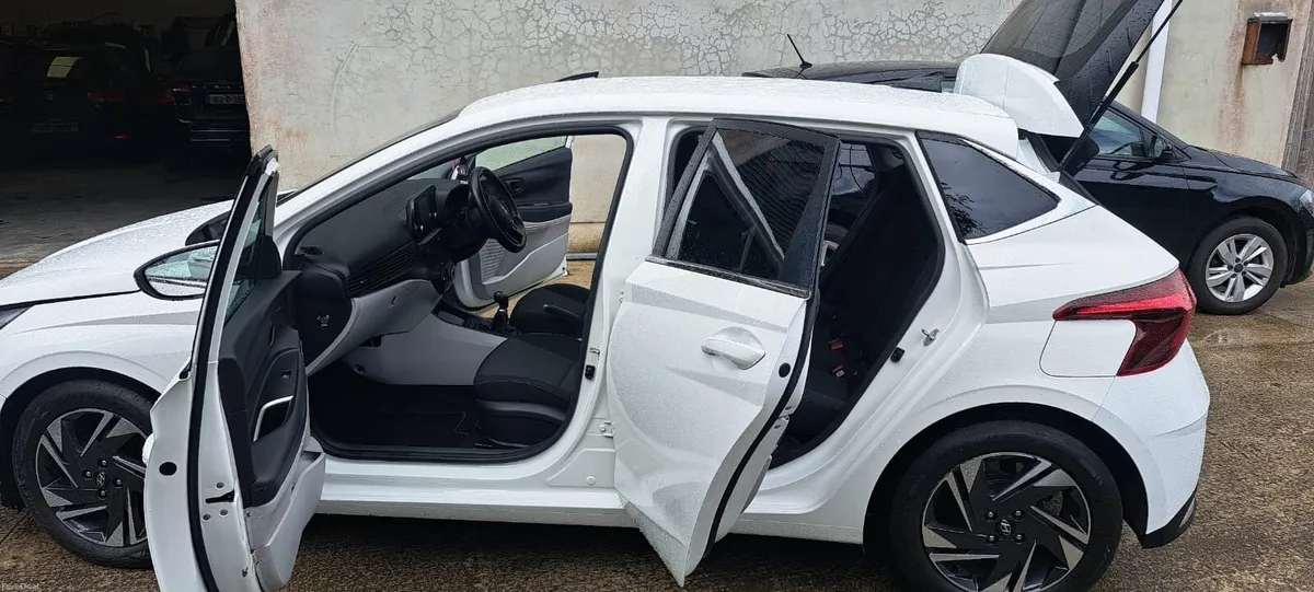 Car - Image 2